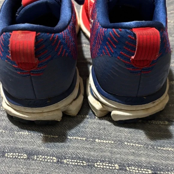 Women’s Mizuno Red and Blue Athletic Shoes - Picture 4 of 5